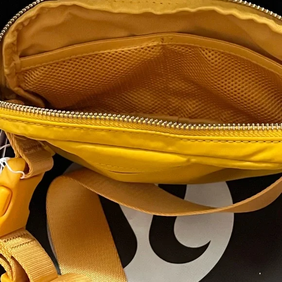 NWT Lululemon athletica Everywhere Belt Bag - Mustard coloured - Picture 8 of 10
